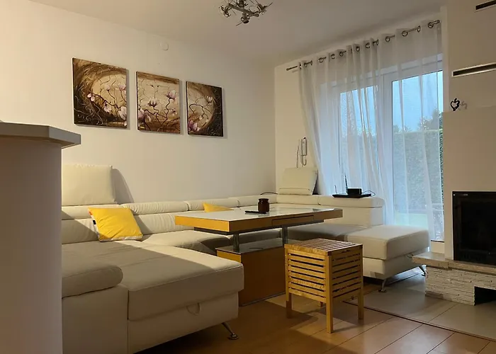 Semesterbostad Ogrodzony Dom Nad Morzem Na Wylacznosc Rewa